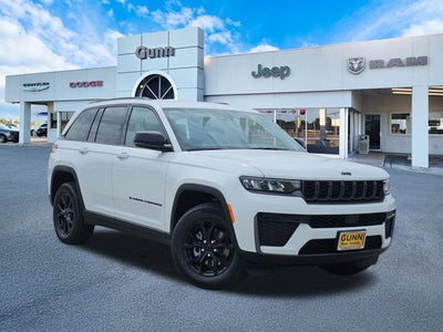 2026 Jeep Grand Cherokee Laredo Altitude