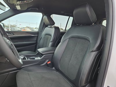 2026 Jeep Grand Cherokee Laredo Altitude