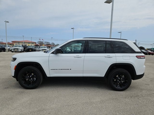 2026 Jeep Grand Cherokee Laredo Altitude