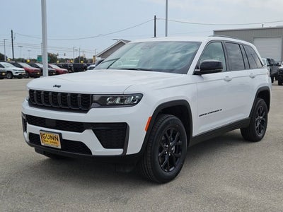 2026 Jeep Grand Cherokee Laredo Altitude