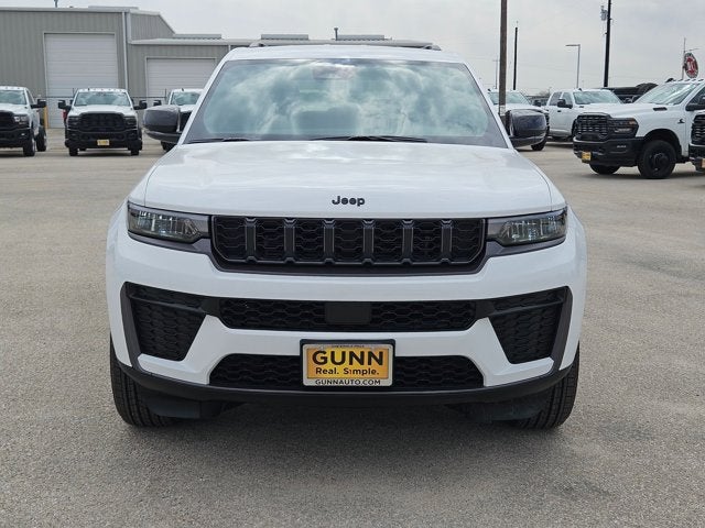 2026 Jeep Grand Cherokee Laredo Altitude