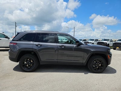 2026 Jeep Grand Cherokee Laredo Altitude