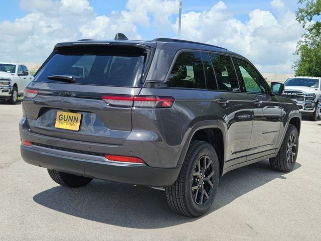 2026 Jeep Grand Cherokee Laredo Altitude