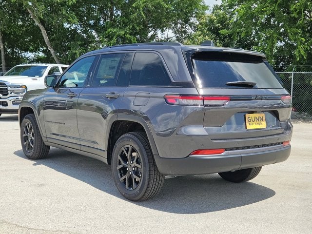 2026 Jeep Grand Cherokee Laredo Altitude