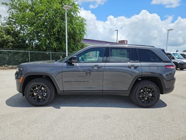2026 Jeep Grand Cherokee Laredo Altitude