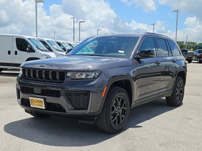 2026 Jeep Grand Cherokee Laredo Altitude