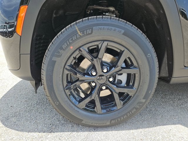 2026 Jeep Grand Cherokee Laredo Altitude