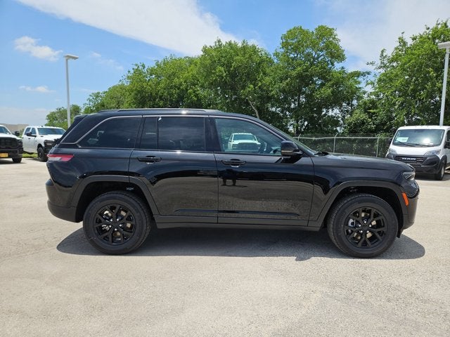 2026 Jeep Grand Cherokee Laredo Altitude
