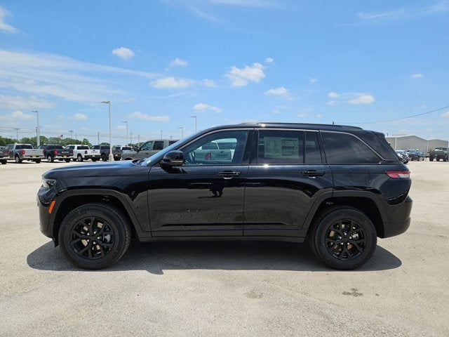 2026 Jeep Grand Cherokee Laredo Altitude