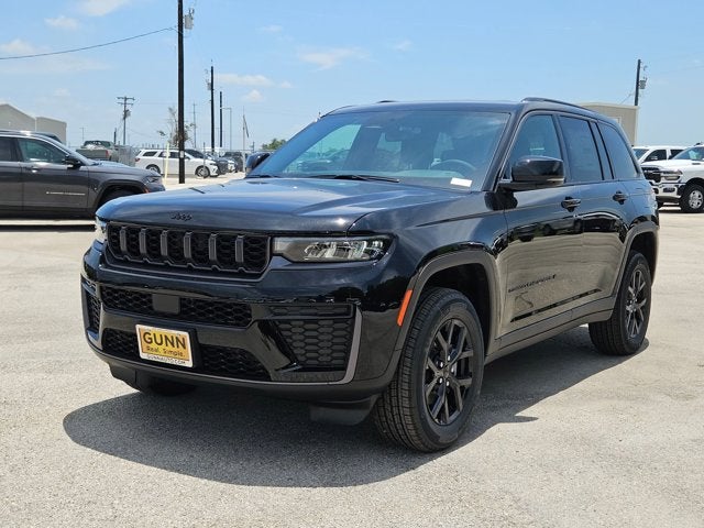 2026 Jeep Grand Cherokee Laredo Altitude
