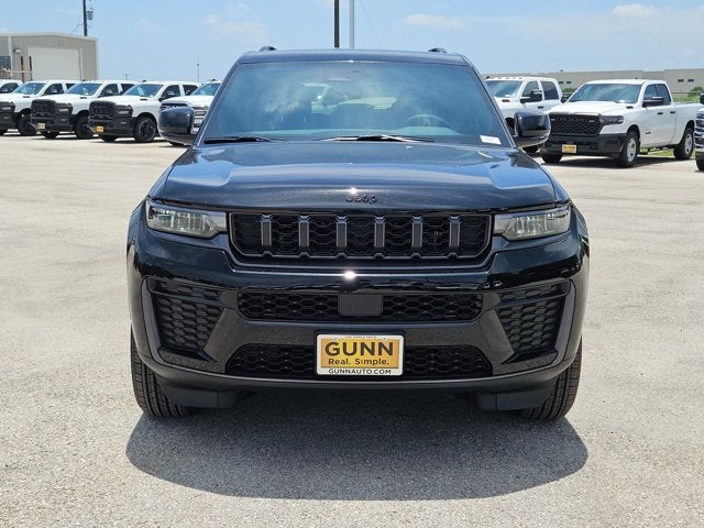 2026 Jeep Grand Cherokee Laredo Altitude