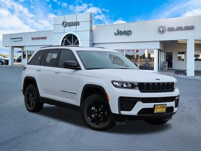 2026 Jeep Grand Cherokee Laredo Altitude