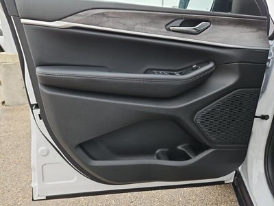 2026 Jeep Grand Cherokee Laredo Altitude