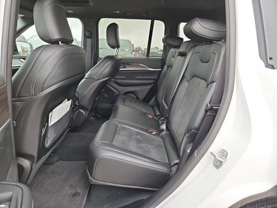 2026 Jeep Grand Cherokee Laredo Altitude