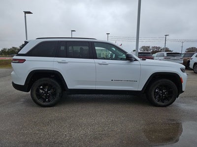2026 Jeep Grand Cherokee Laredo Altitude