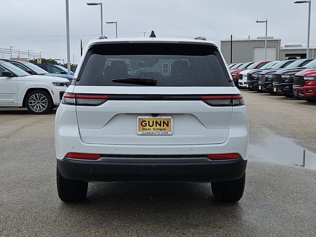 2026 Jeep Grand Cherokee Laredo Altitude