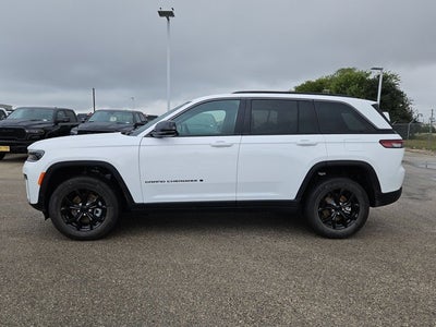 2026 Jeep Grand Cherokee Laredo Altitude