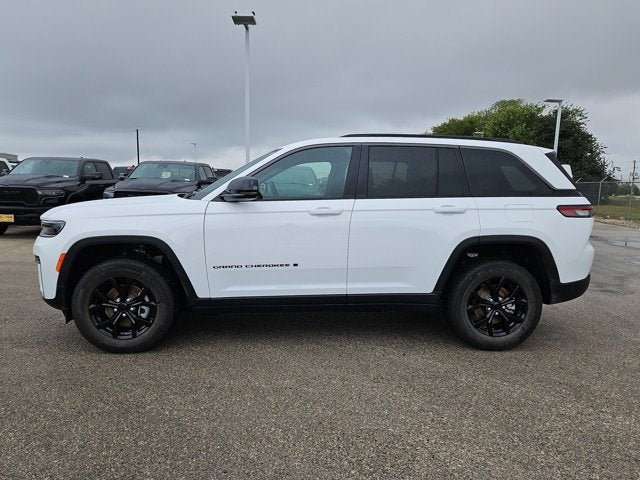 2026 Jeep Grand Cherokee Laredo Altitude