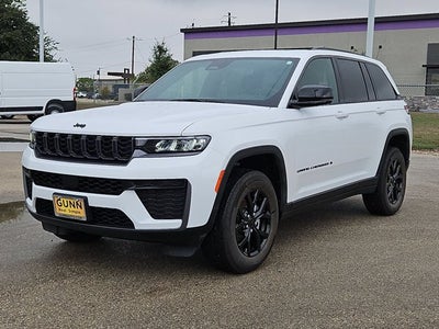 2026 Jeep Grand Cherokee Laredo Altitude