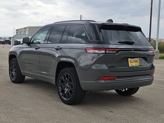 2027 Jeep Grand Cherokee Summit