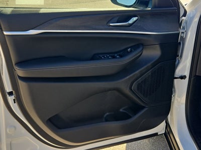 2026 Jeep Grand Cherokee L Laredo Altitude