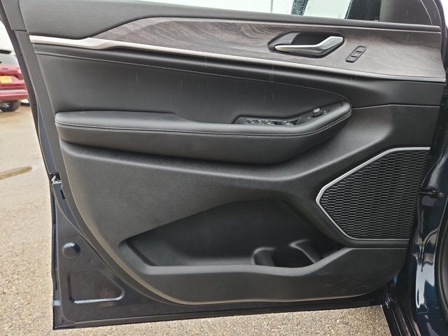 2027 Jeep Grand Cherokee L Limited Reserve