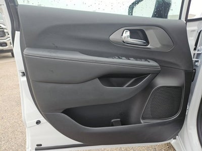 2026 Chrysler Voyager LX