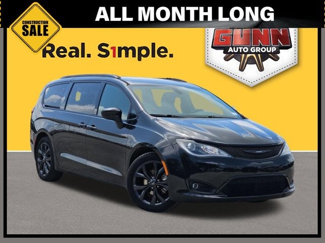 2018 Chrysler Pacifica Touring Plus's photo