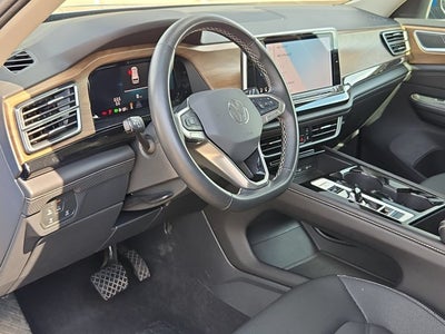2025 Volkswagen Atlas 2.0T SE with Technology 4MOTION