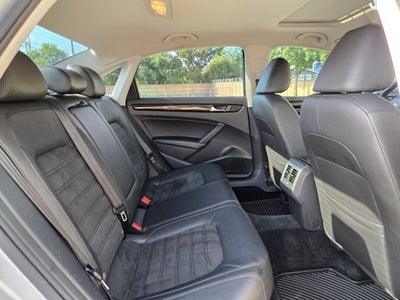 2015 Volkswagen Passat 4dr Sdn 1.8T Auto SEL Premium