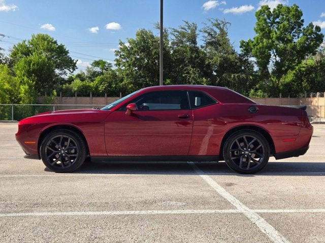 2021 Dodge Challenger SXT RWD