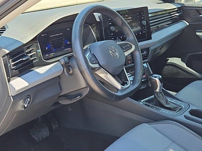 2025 Volkswagen Jetta SE Auto