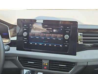 2025 Volkswagen Jetta SE Auto