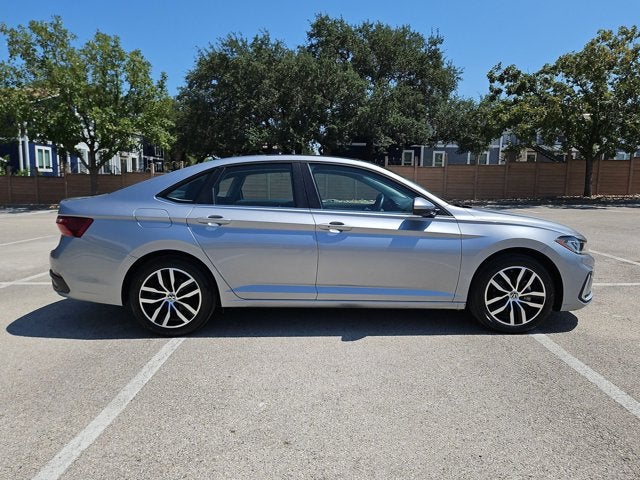 2025 Volkswagen Jetta SE Auto