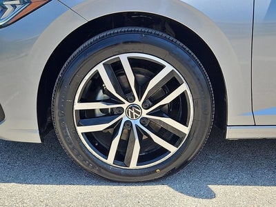 2025 Volkswagen Jetta SE Auto