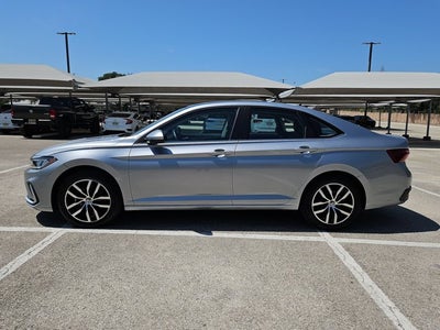 2025 Volkswagen Jetta SE Auto