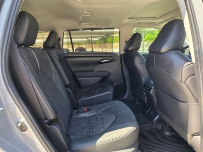 2025 Toyota Highlander Base