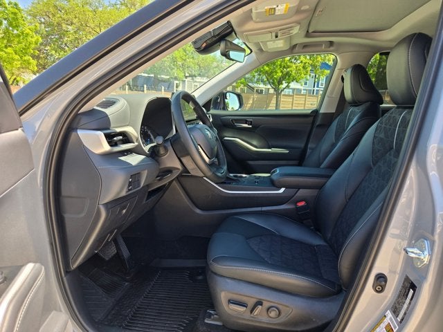 2025 Toyota Highlander Base