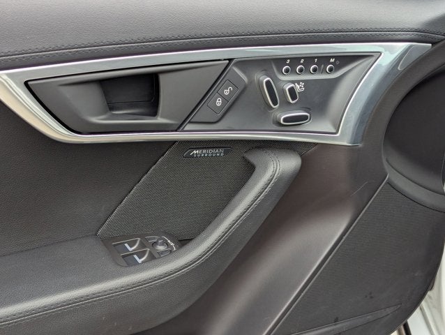 2019 Jaguar F-TYPE P300