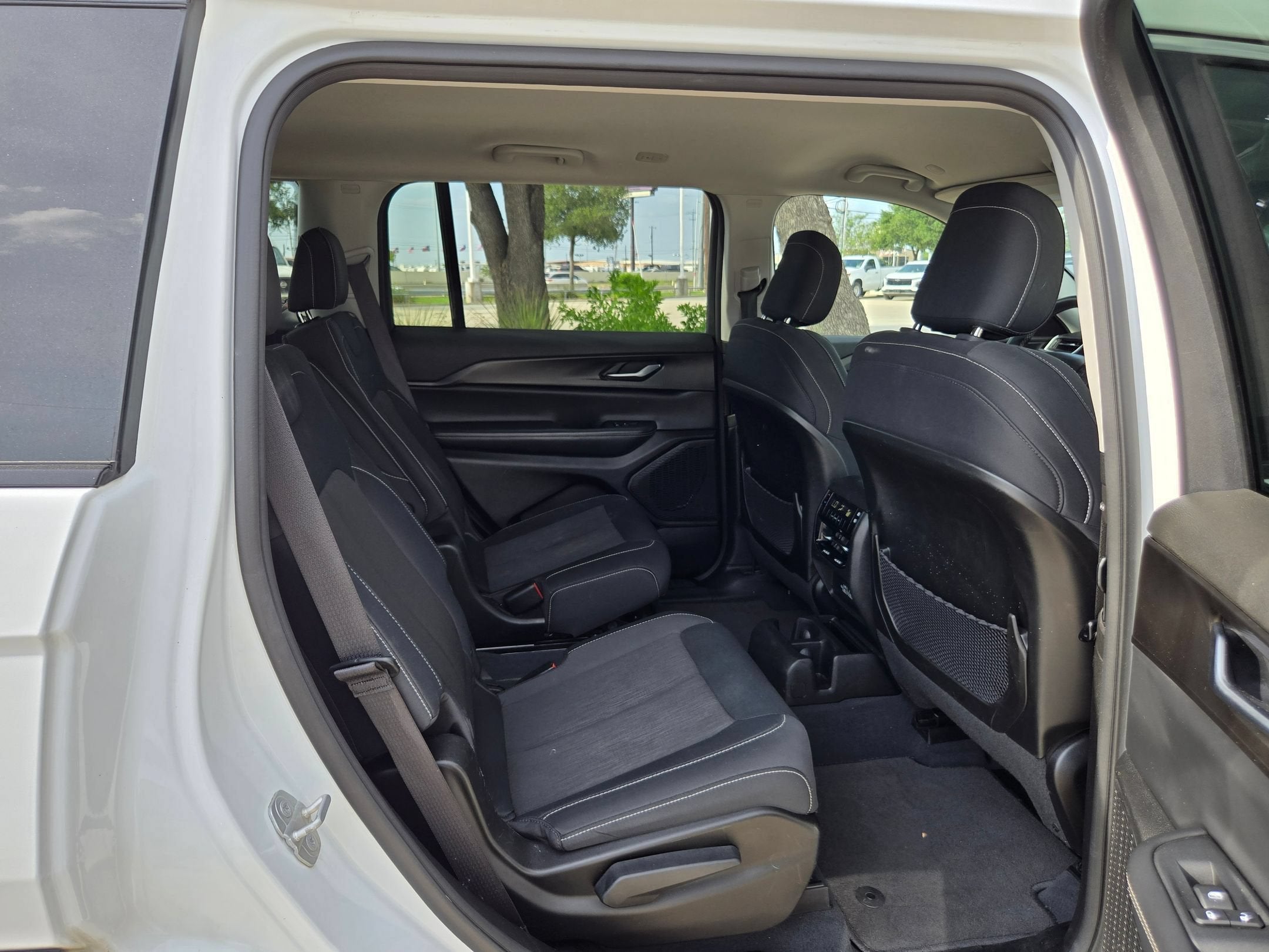 2023 Jeep GRAND CHEROKEE L 4WD