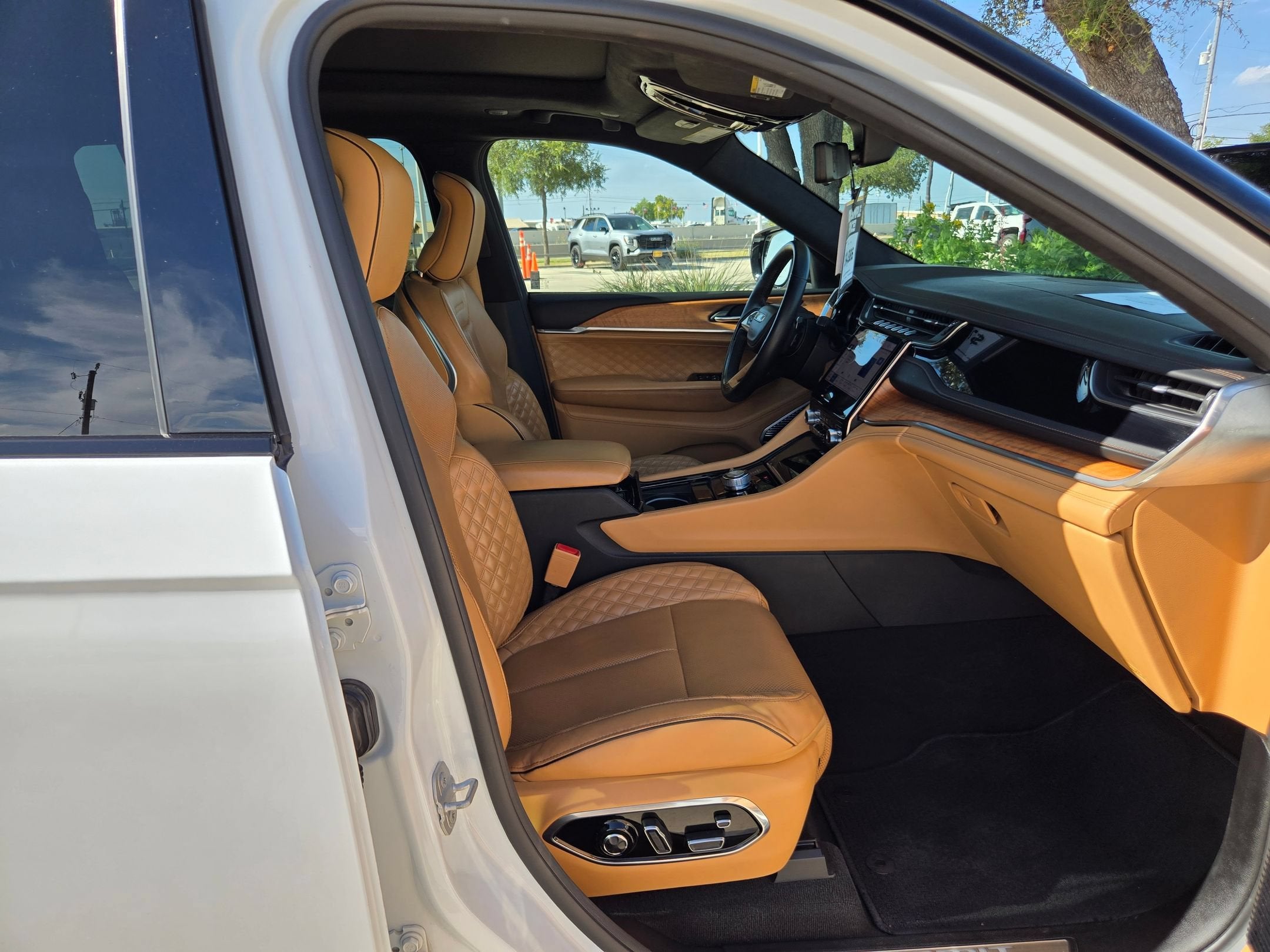 2022 Jeep GRAND CHEROKEE SUMMIT