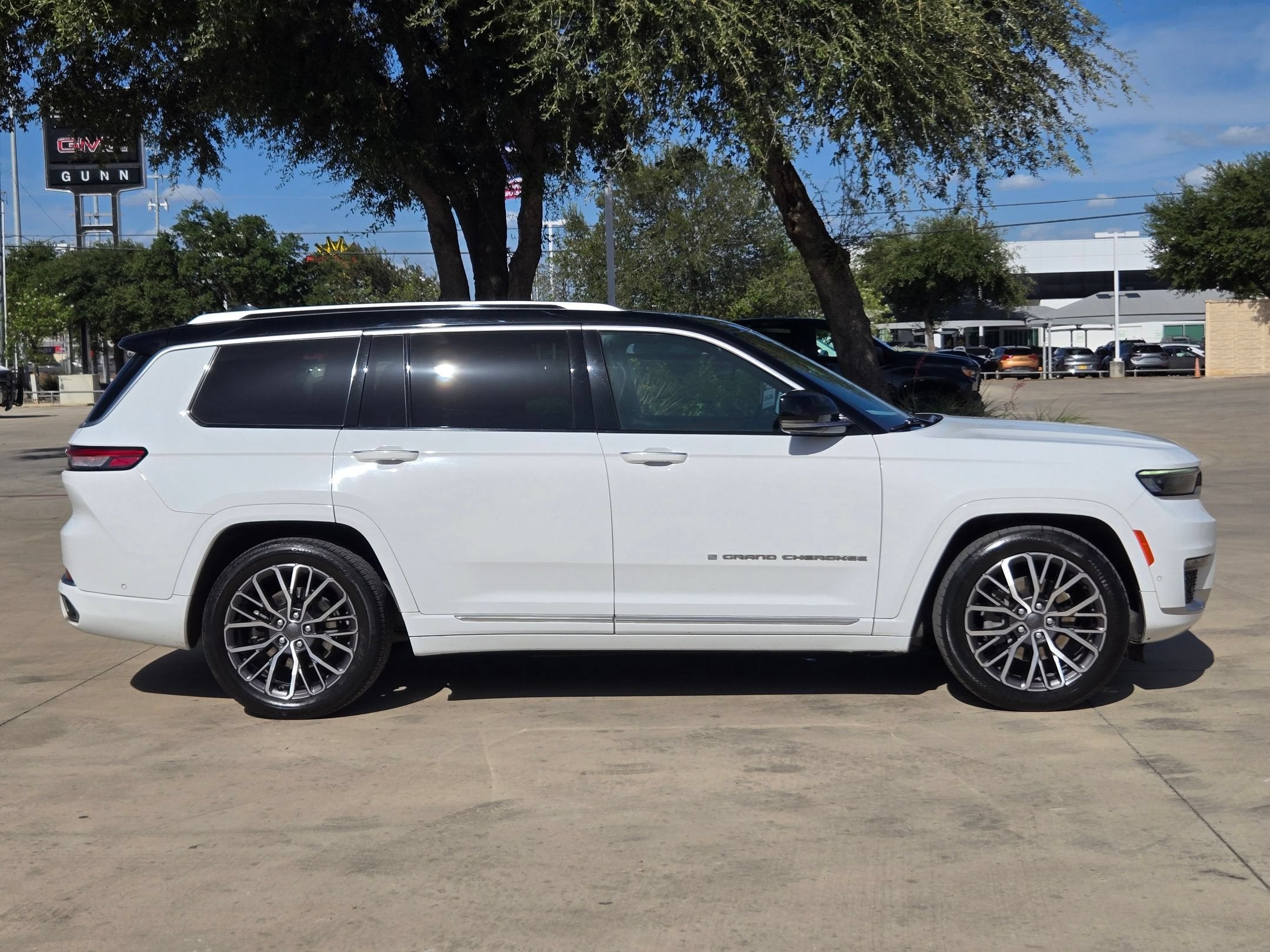 2022 Jeep GRAND CHEROKEE SUMMIT