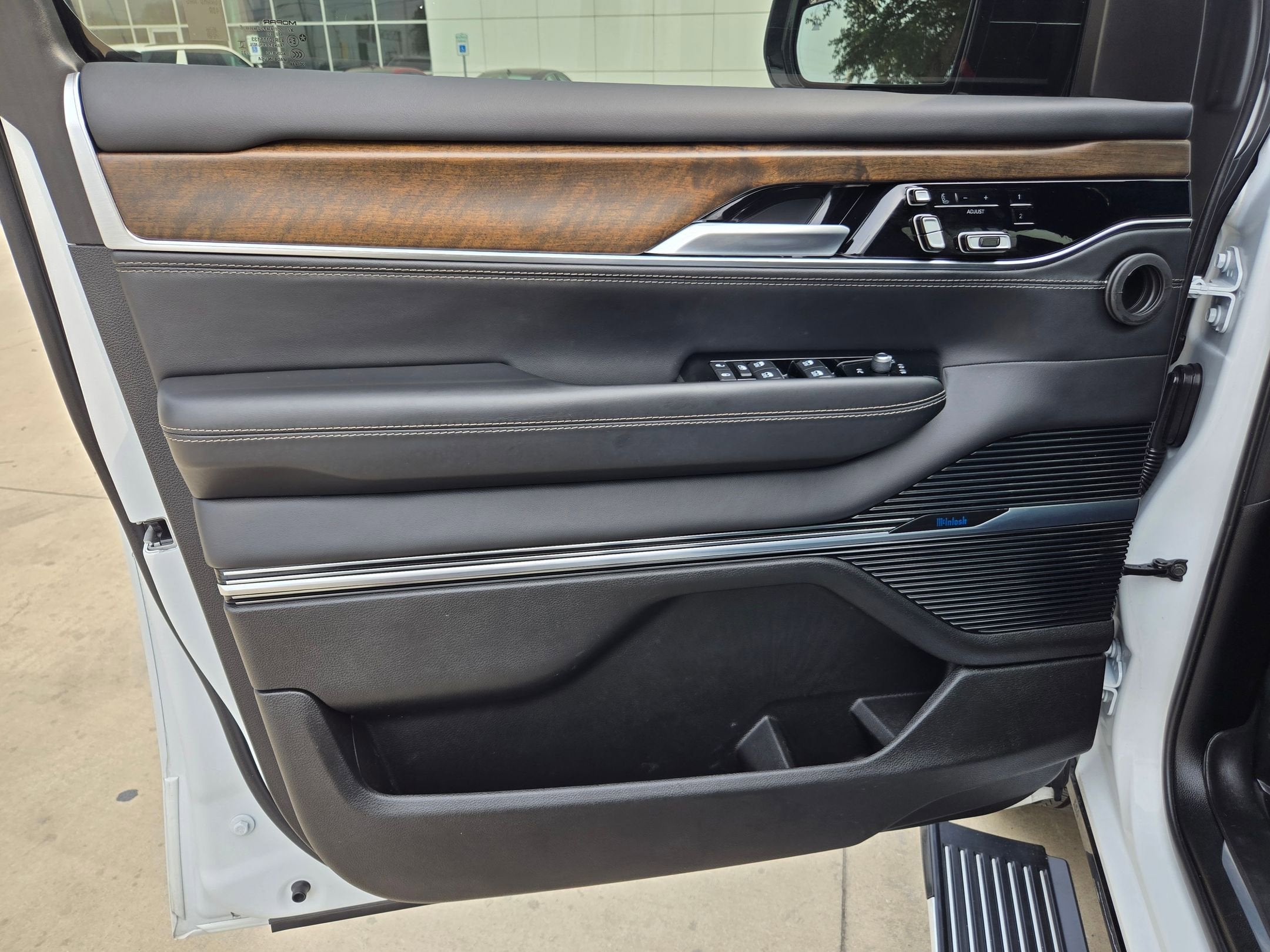 2023 Jeep GRAND WAGONEER WAGONEER