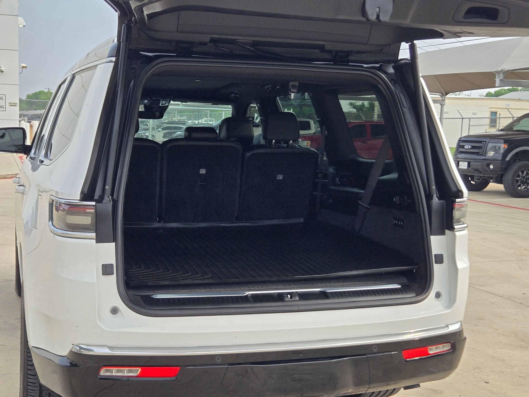 2023 Jeep GRAND WAGONEER WAGONEER