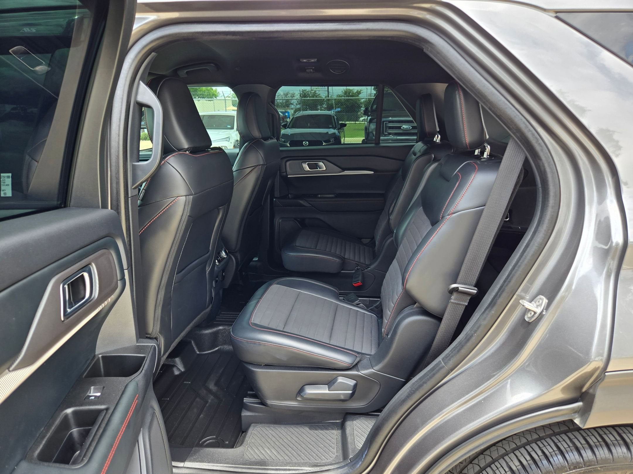 2025 Ford EXPLORER ST LINE