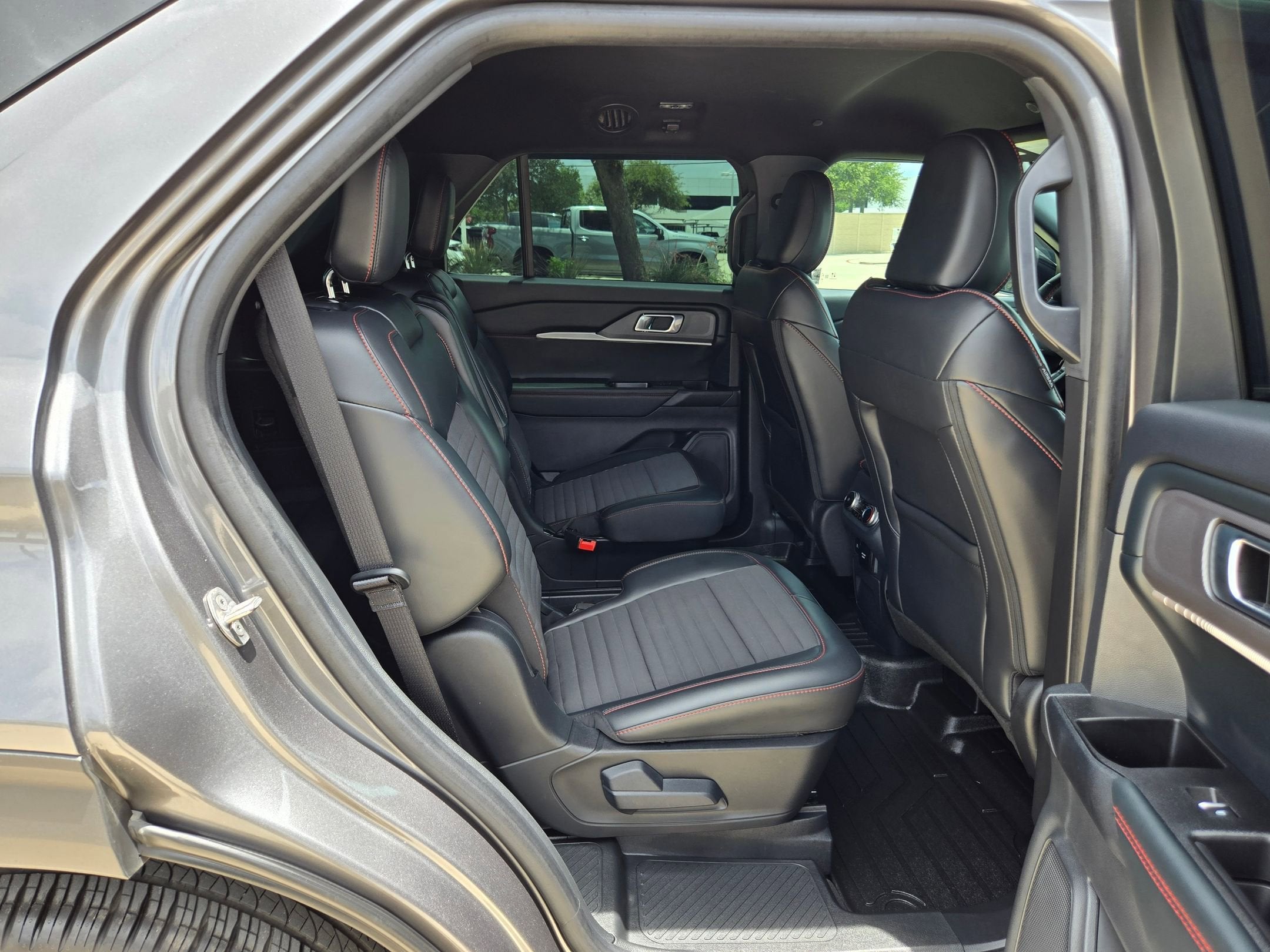 2025 Ford EXPLORER ST LINE