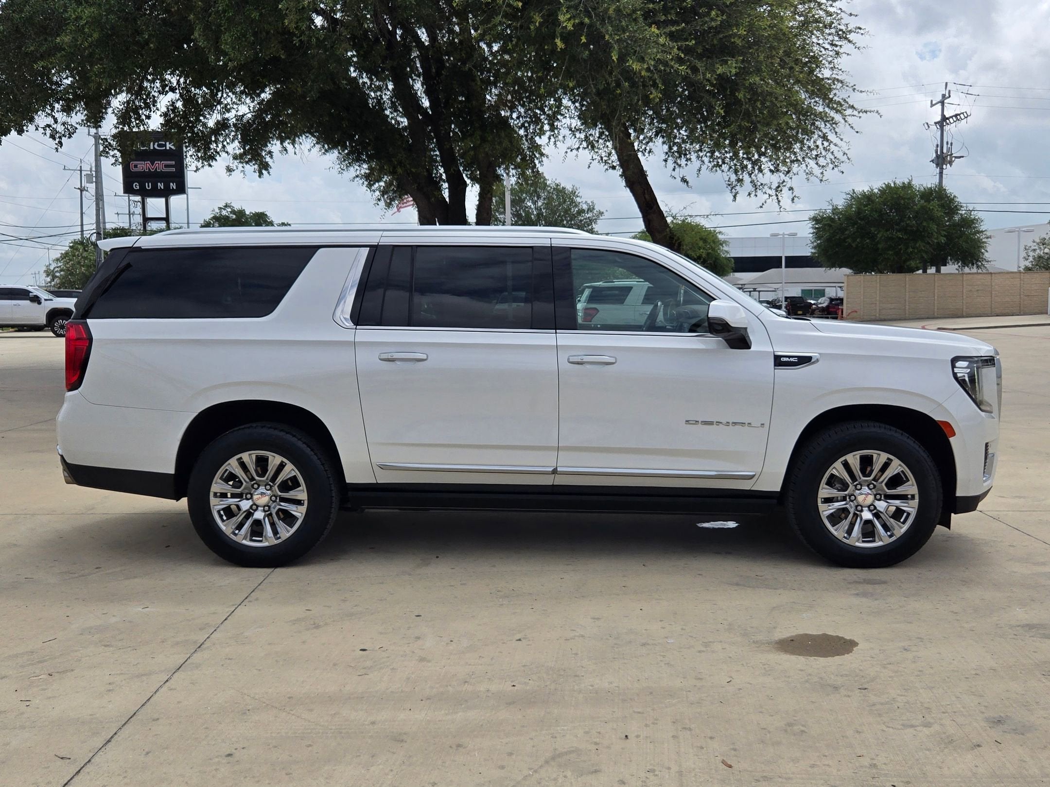 2022 GMC YUKON XL DENALI