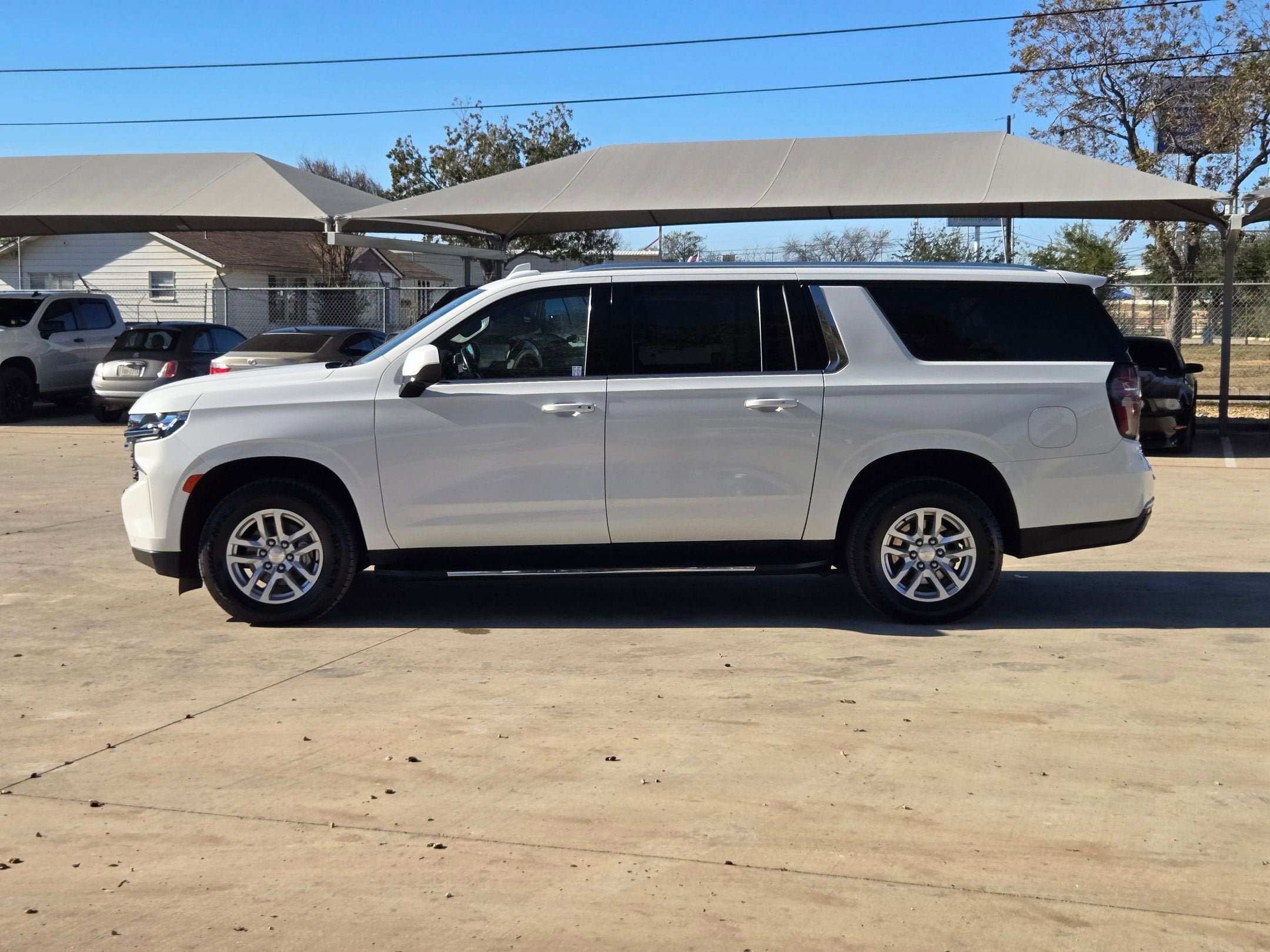 2023 Chevrolet SUBURBAN LT