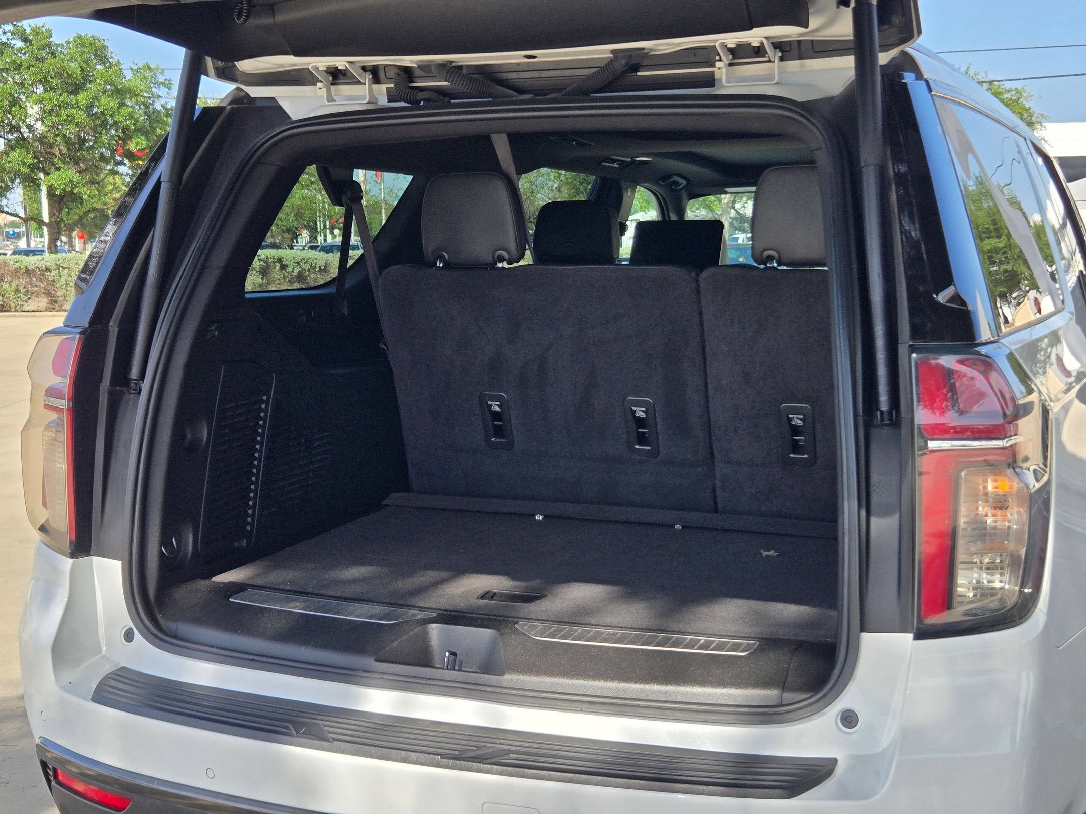 2022 Chevrolet SUBURBAN Z71