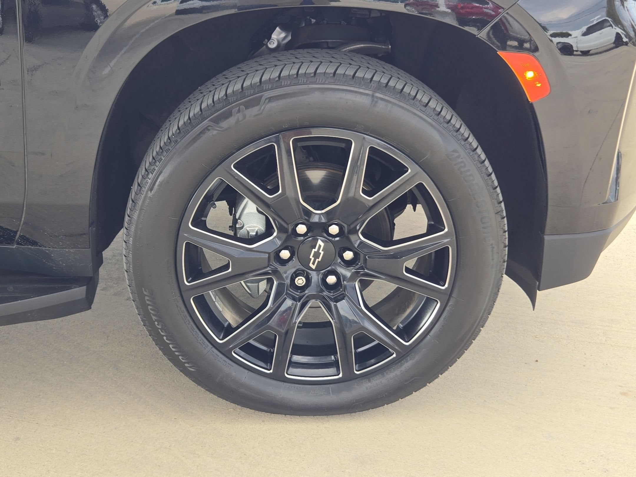 2023 Chevrolet SUBURBAN RST